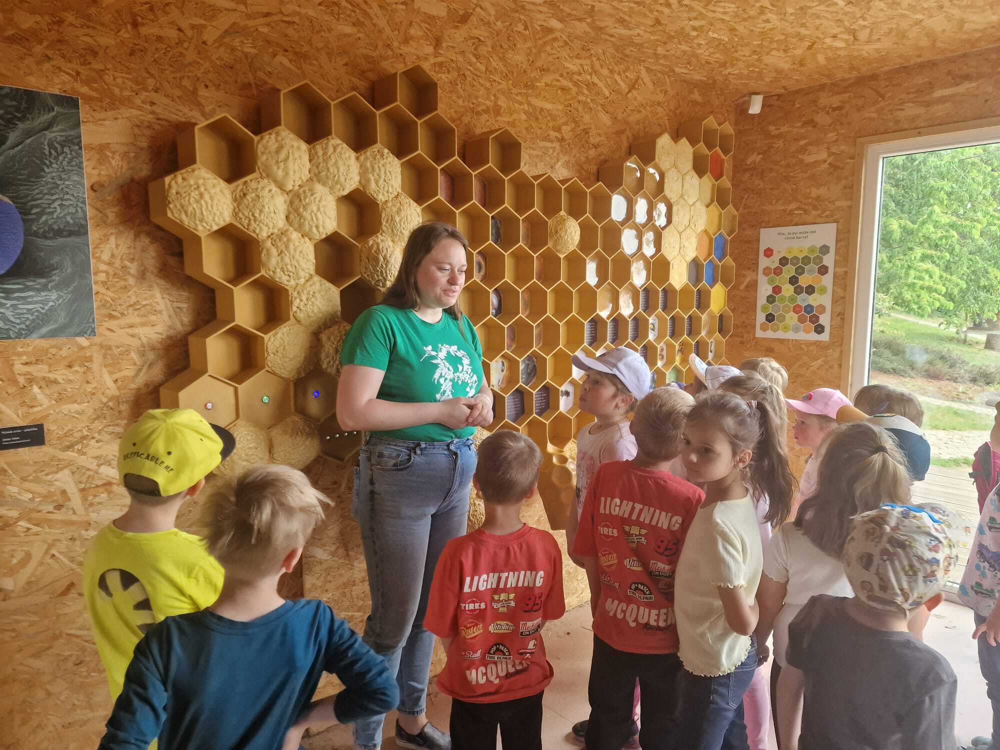 Edukativní program - Pilná včela Květa