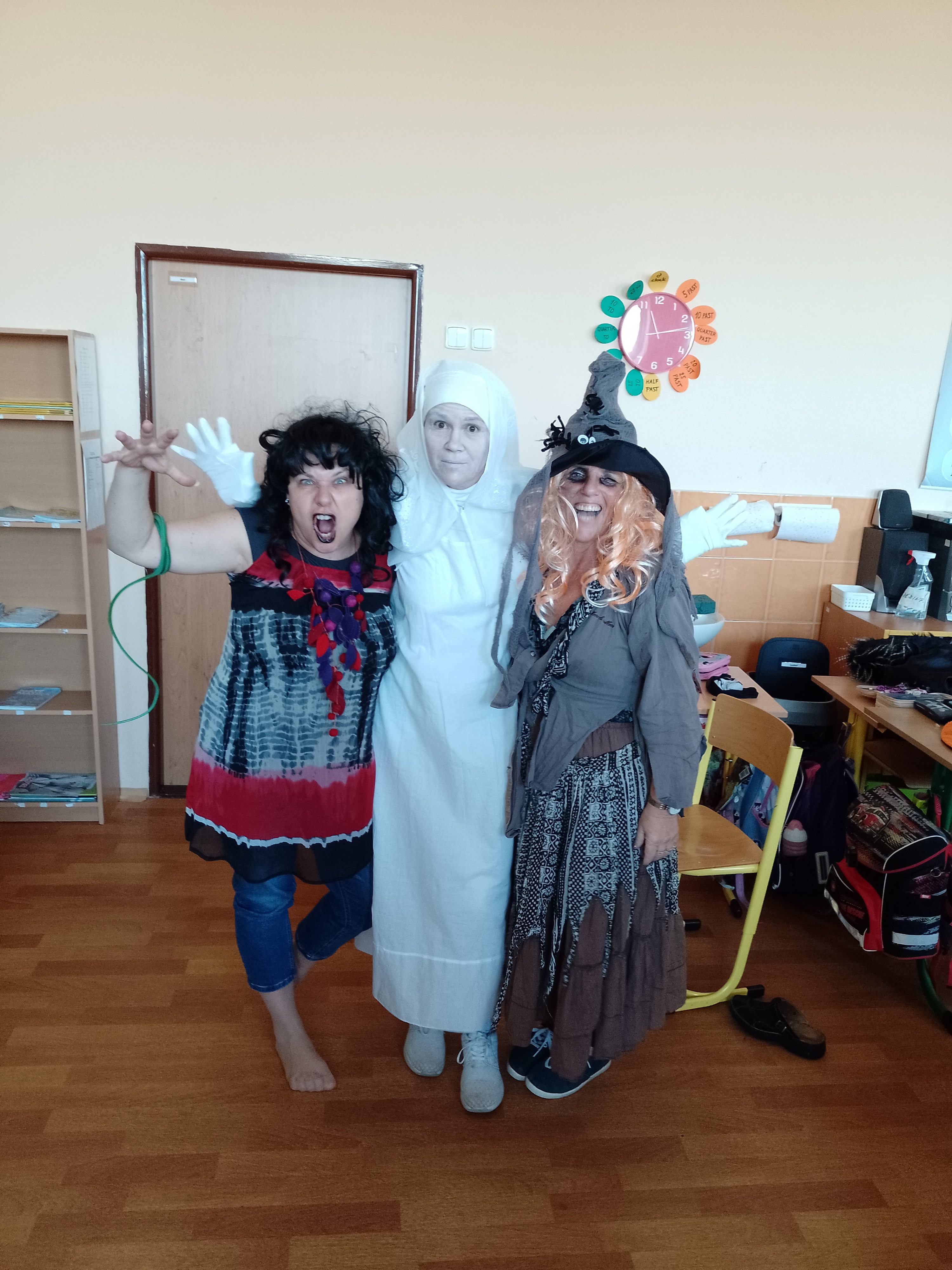 Halloween slavíme 31. října a Dušičky 2. listopadu. 