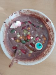 Čokoládový sliz s hmyzíma knedlíčkama